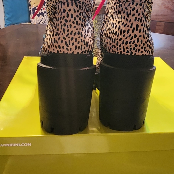 Gianni Bini Combat Cheetah Print Boots Size 8.5M - Picture 4 of 7